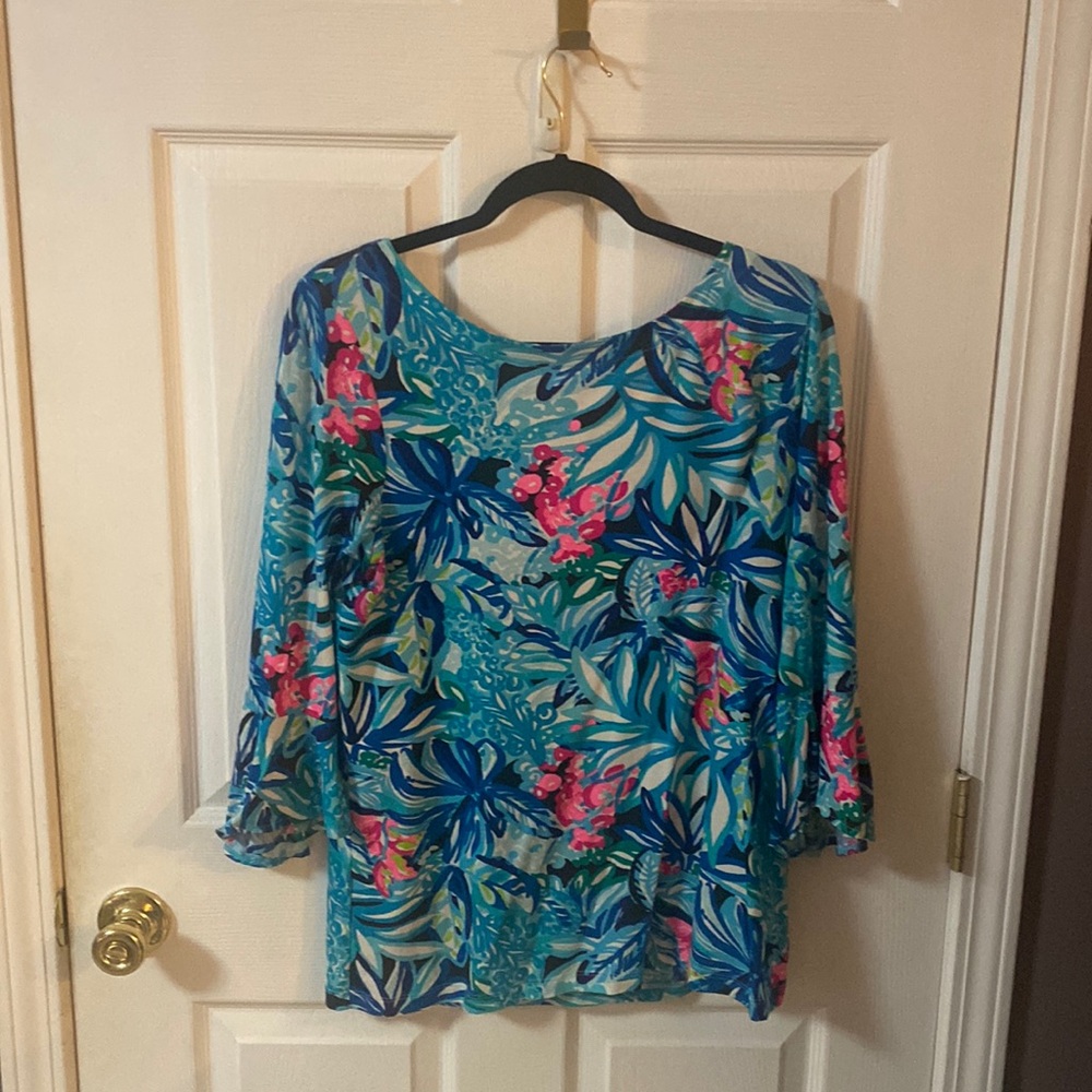 Lilly Pulitzer 3/4 sleeve with Ruffle and Keyhole Back EUC